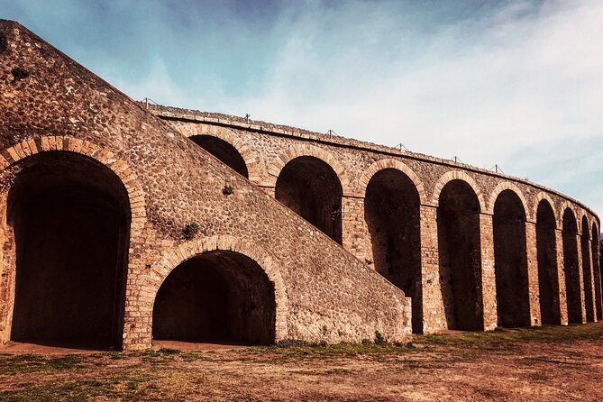 2 Hours Pompeii Group Tour with Archaeologist Guide and Skip the Line - Gladiators’ barracks and the working side of Pompeii