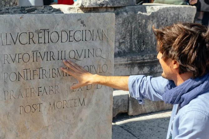 3-Hours Private Walking Tour in Pompeii with an Archaeologist - Private houses and the details people leave behind