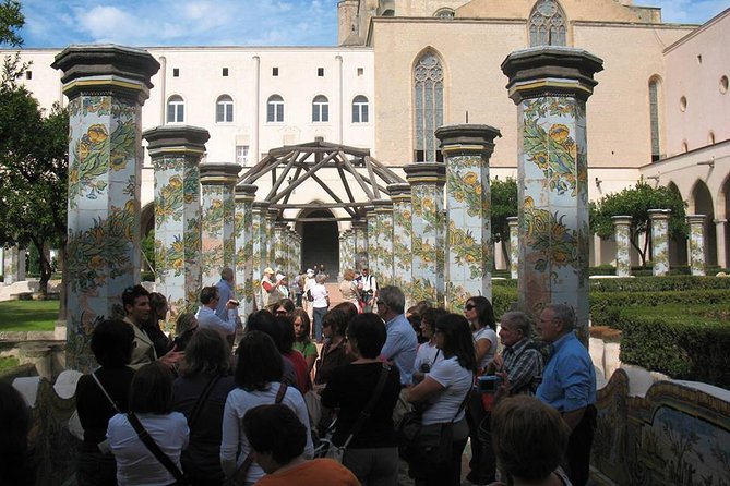 360 ° Naples. THE historic center of the city - San Domenico Maggiore brings stories into the route