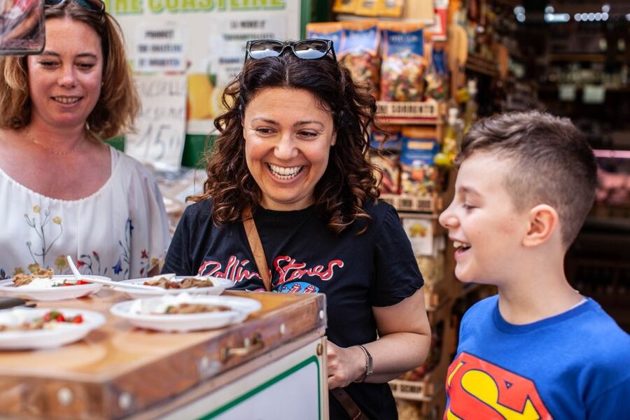 A taste of Napoli: Food Walking Tour with Local Tour Guide - Gelato, wine, and the pleasure of variety