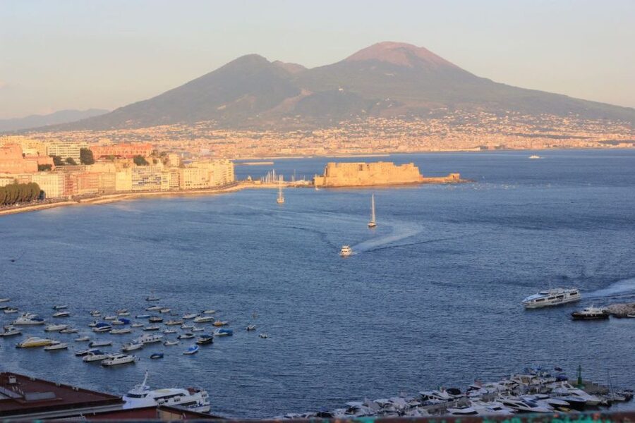 A taste of Napoli: Food Walking Tour with Local Tour Guide - Pizza, fried pasta, and the first taste of Naples