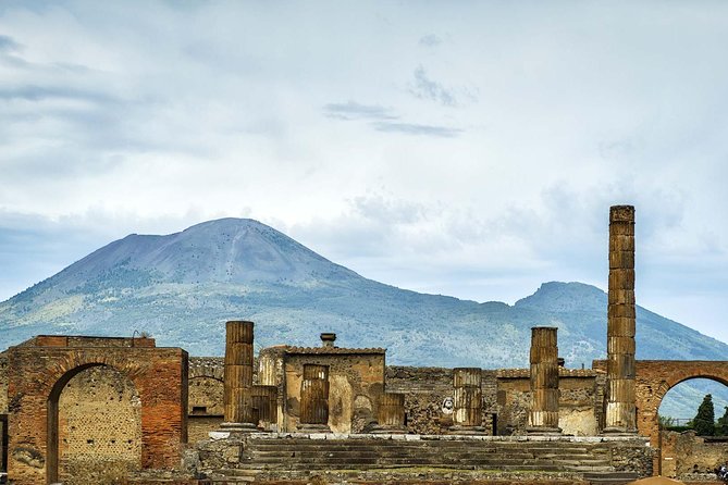 Ancient Pompeii Private Tour: Skip the Line & Kid-Friendly Option - Via dell’Abbondanza and Pompeii’s everyday streets