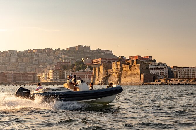 Aperitif on a boat at sunset in the Gulf of Naples - Key points to know before you book