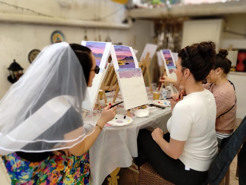 Art Workshop in Naples city centre with Aperitif - Who will enjoy this creative break