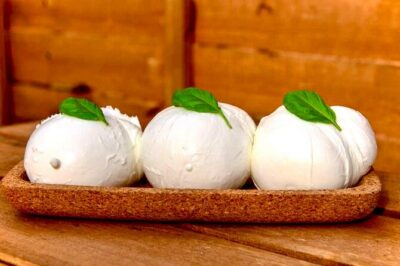 Authentic Naples Food Tour with 8+ Tastings of Pizza, Wine & More