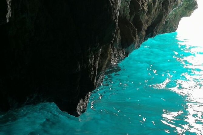 Capri Island in Private Luxury 40 feet Speedboat from Naples - Why a private boat changes the Capri day