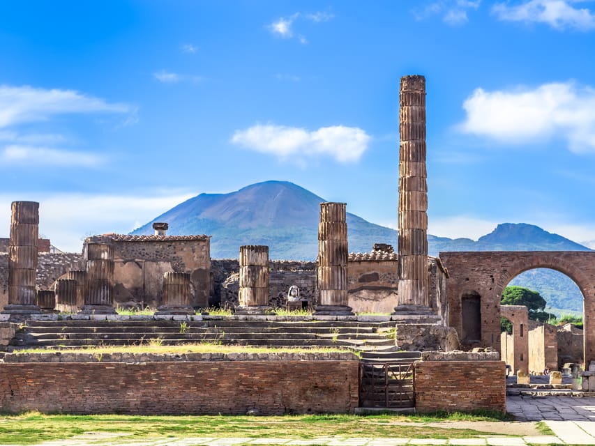 Castellammare di Stabia: Mount Vesuvius & Pompeii Ruins Trip - The short transfer from volcano to ruins