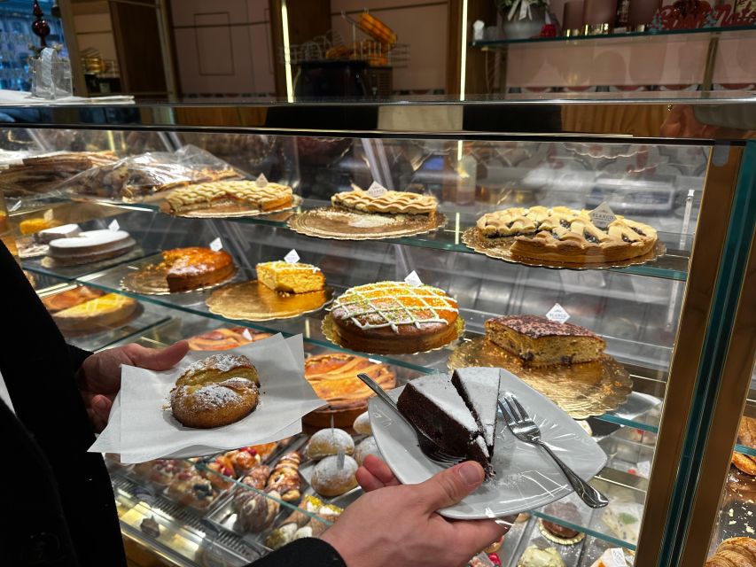 Chocolate and Pastry tasting tour in Napoli Old Town - Fiocco di neve and Naples’ small sweet traditions