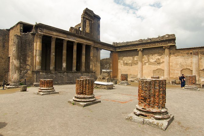 Complete Pompeii Skip the Line Tour with Archaeologist Guide - The Temple of Apollo and Roman Forum