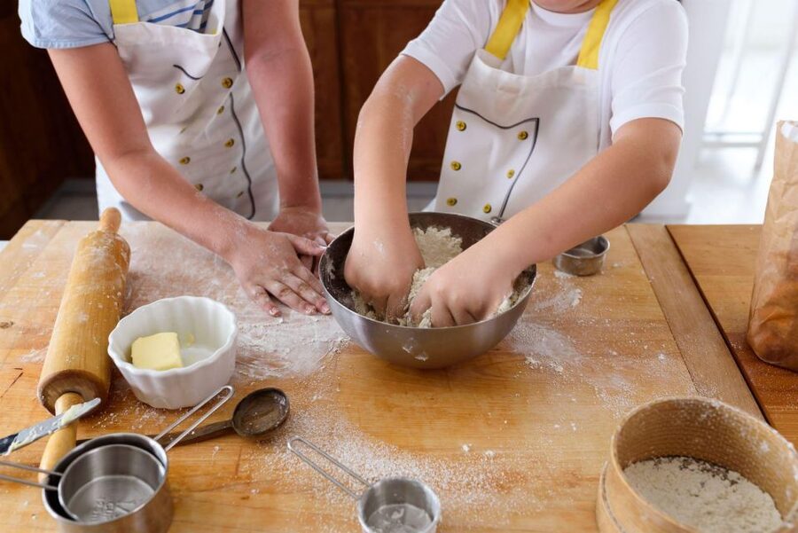 Cooking Lesson: Neapolitan pasta homemade - Filling ravioli and preparing two sauces