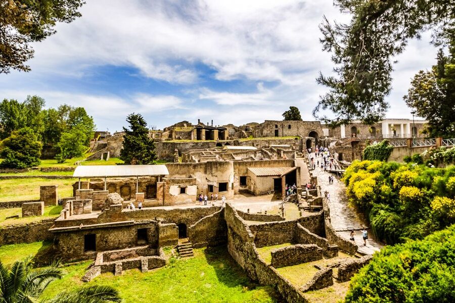 Discover Mt. Vesuvius: Private 3-Hour Tour from Pompeii - The climb above Pompeii