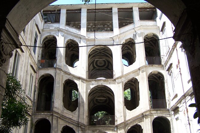 Discover the Rione Sanità with Insolitaguida - Through the Borgo dei Vergini market streets