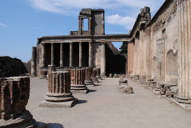 Discovering Pompeii and Herculaneum - VIP Tour with Lunch - Why seeing both ruins in one day works