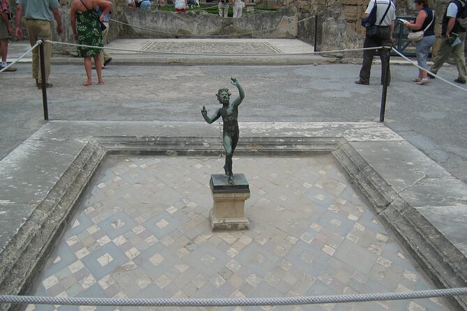 Discovering Pompeii and Herculaneum - VIP Tour with Lunch - Lunch at a typical restaurant