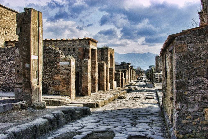Discovering Pompeii and Herculaneum - VIP Tour with Lunch - Herculaneum after lunch: smaller, sharper, better preserved