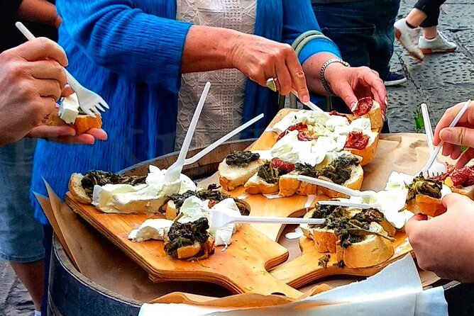 Eating Naples Street Food Tour with Guided Tasting and Sightseeing - A quiet pause at Santa Chiara