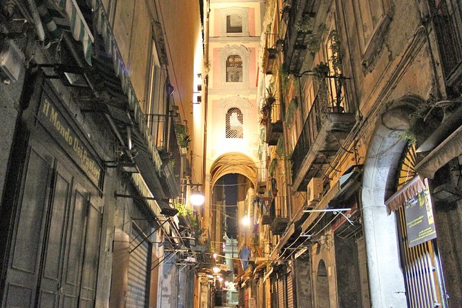 Evening Flavors of Naples: Private Food Tour and Wine Tasting - From street food to a full evening meal