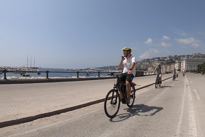 Exciting e-bike(pedal assisted)ride in the heart of Naples - Riding through the Quartieri Spagnoli