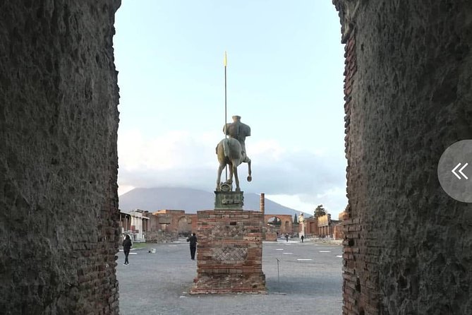 Explore and Experience Pompeii - Pompeii through graffiti, symbols, and daily routines