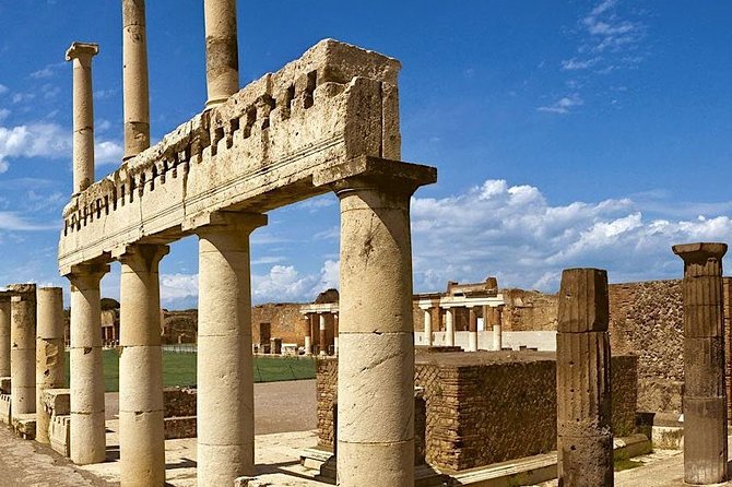 Explore Naples & Pompeii in One Day – Guided Half-Day Tour - Naples Cathedral and the story of the blood miracle