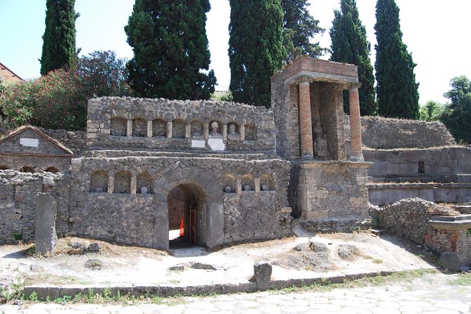 Explore Pompei Ruins with your Private Archaeologist - Why the private format matters