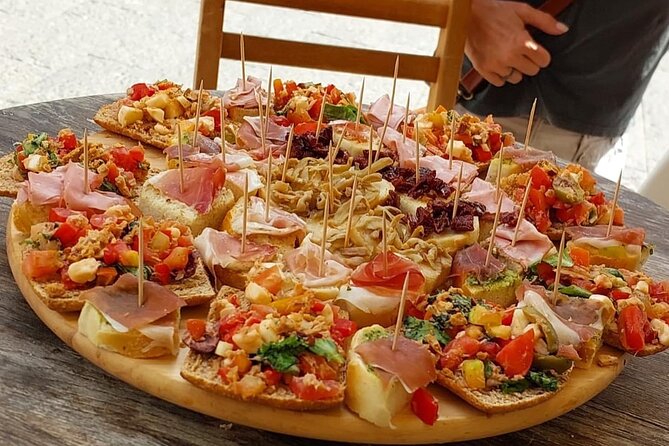 food Tour in the Spanish Quarter of Naples - Sonia’s shop: limoncello, tomatoes, and mozzarella