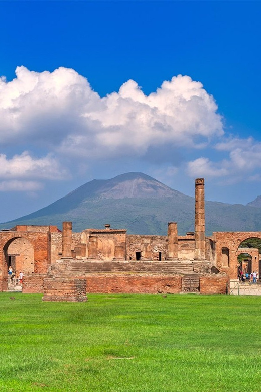 From Naples: Archeological day to Pompeii and Herculaneum - Two towns, one volcanic disaster