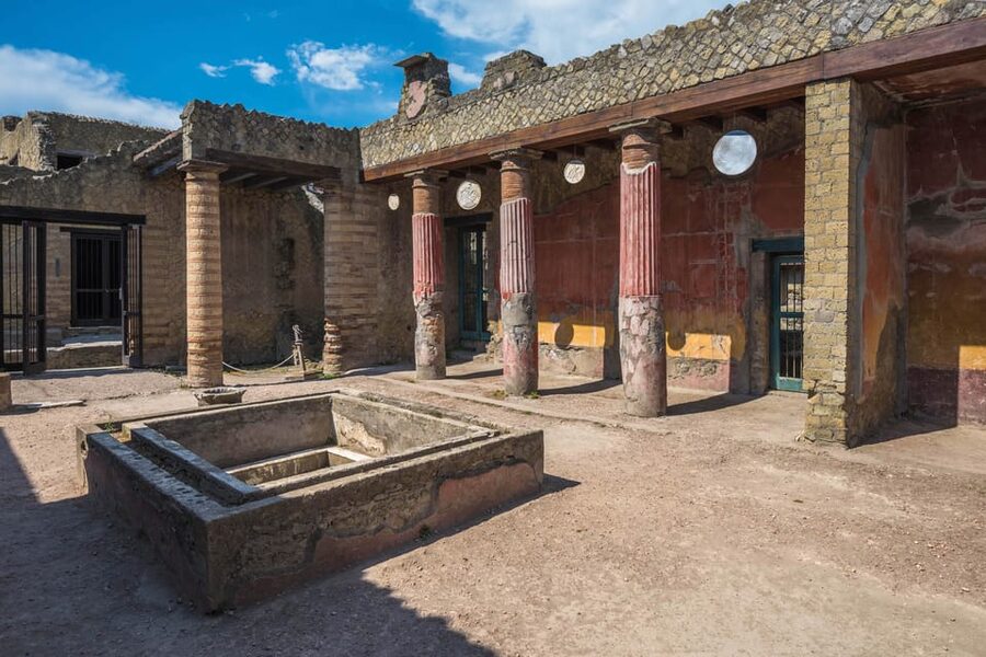 From Naples: Archeological day to Pompeii and Herculaneum - Why the audio format changes the experience
