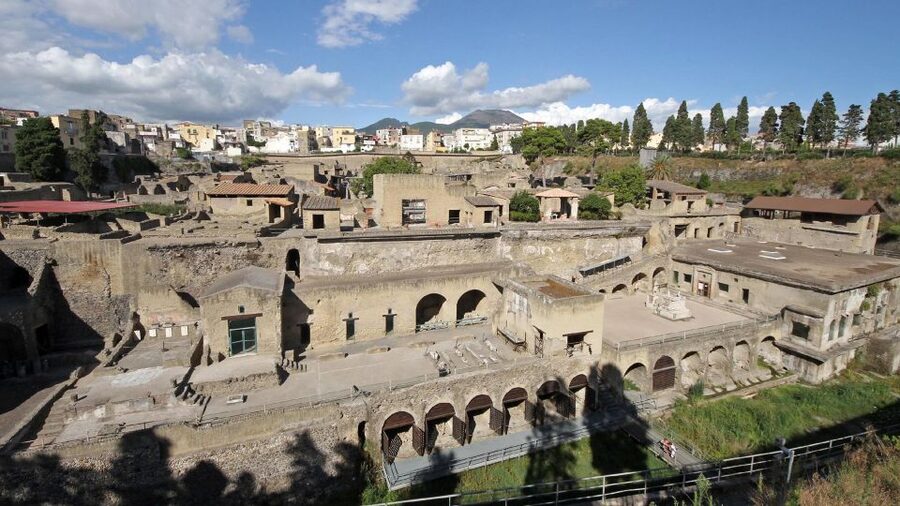From Naples: Day Trip to Herculaneum with skip the line - A practical route through the ancient town