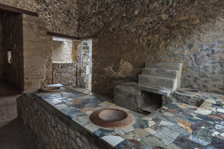 From Naples: Day Trip to Pompeii with skip the line - Leaving Naples from Piazza del Gesù Nuovo