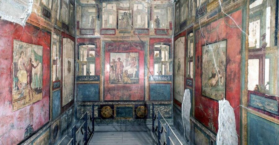 From Naples: Day Trip to Pompeii with skip the line - Walking the Ancient Streets