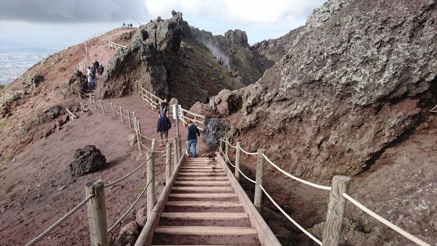 From Naples: Guided Pompei & Mount Vesuvius with Pizza Lunch - Meeting at Starhotels Terminus at 9:15 a.m.