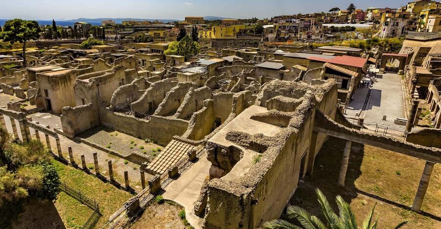 From Naples: Herculaneum and Pompeii Day Trip with Tickets - Four hours inside Pompeii