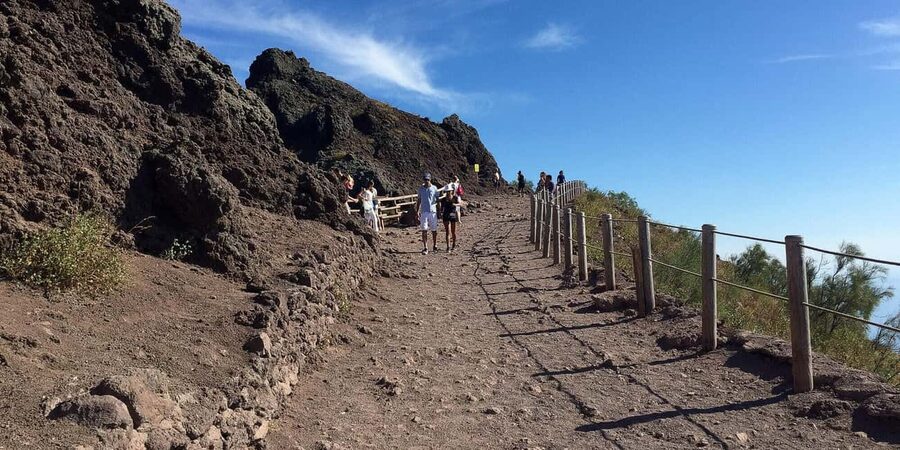 From Naples: Mount Vesuvius Half-Day Tour with Lunch - The road to 1,000 meters above the sea