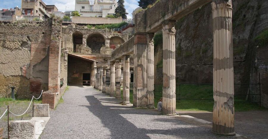 From Naples or Herculaneum: Half-Day Tour in Herculaneum - How the transport affects the experience
