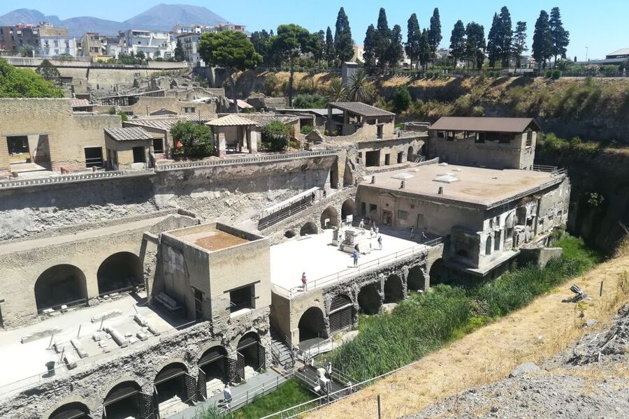 From Naples: Pompeii and Herculaneum Tour with Lunch - What the eight-hour schedule feels like