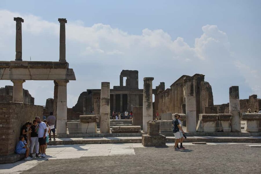 From Naples: Pompeii and Vesuvius Guided Day Trip with Lunch - Entering Pompeii through its ancient streets