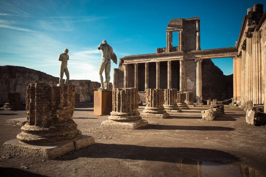 From Naples: Pompeii and Wine Tasting Tour with Lunch - Falanghina, Lacryma Christi, and Aglianico at the table
