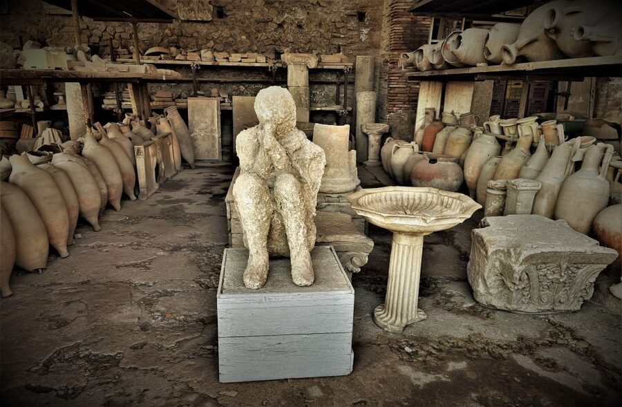 From Naples: Pompeii Guided Tour with Skip-the-Line Tickets - What two hours inside the ruins can and cannot do