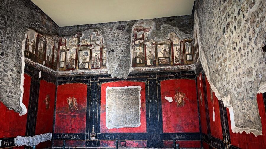 From Naples: Pompeii Guided Tour with Skip-the-Line Tickets - The Naples meeting point and 25-minute ride