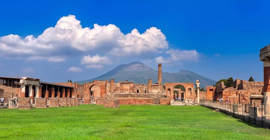 From Naples: Pompeii, Herculaneum and Vesuvius Tour - The real tradeoff: convenience versus commentary