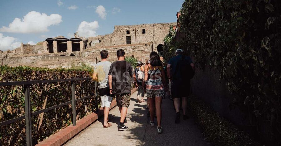 From Naples: Pompeii & Herculaneum with Archaeologist Guide - Pompeii: the essential route in two hours
