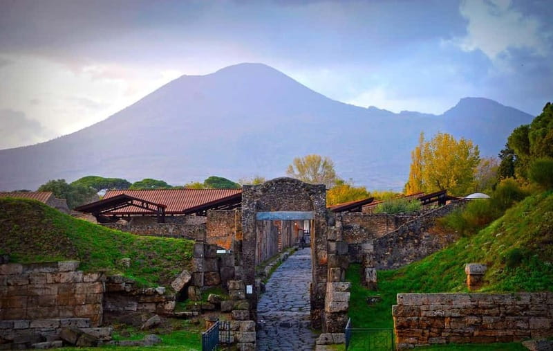 From Naples/Salerno: Pompeii, Sorrento and Amalfi Coast Tour - Pompeii: two hours among Roman homes and streets