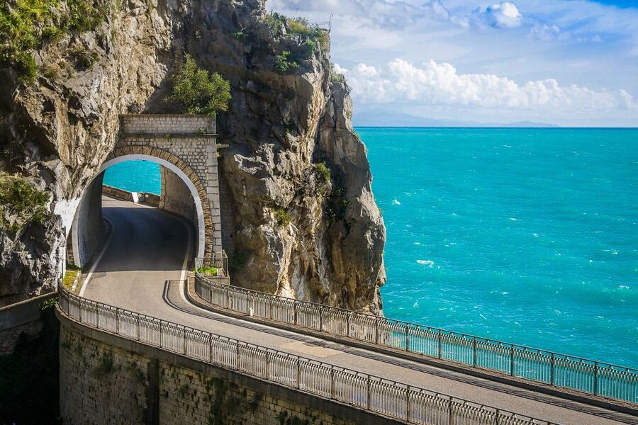 From Naples: Transfer to Positano with Pompeii Guided Tour - Timing, comfort, and mobility