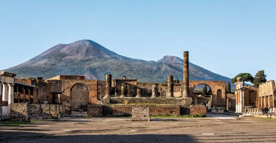 From Naples: Transport to Sorrento with Stop in Pompeii - Pompeii is the reason to choose this transfer