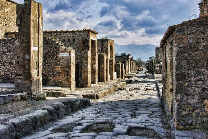 Full-Day Tour to Pompeii and Vesuvius with lunch from Naples - Climbing Mount Vesuvius After Pompeii