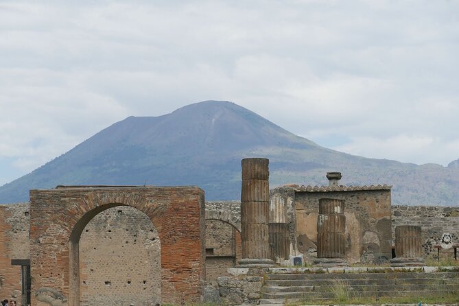 Full-Day Tour to Pompeii and Vesuvius with lunch from Naples - What the Mixed Ratings Mean for You