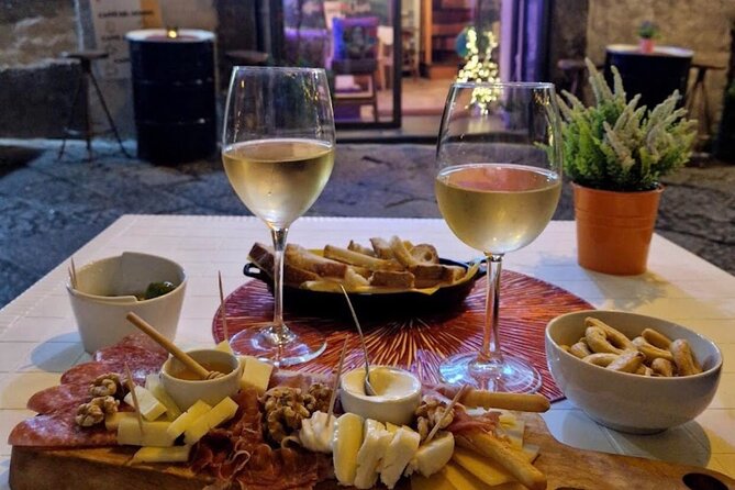 Guided, FUN Wine Tasting with Trivia Games, Napoli - Two local wines, not a rushed tasting flight