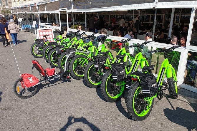 Guided tour of Naples by FAT electric bike - Recorded commentary versus a live guide