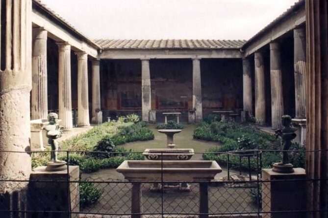 Guided tour of Pompeii with a local guide - Meeting at Piazza Esedra at 2:30 pm